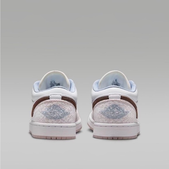 WOMEN'S AIR JORDAN 1 LOW WHITE/IRONSTONE-WHITE-LIGHT SOFT PINK IB8859-101-SZ 11 - Picture 7 of 9